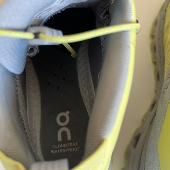 On Running Cloudtrax Waterproof Hiking Shoes Women’s 8 Gray Yellow - Picture 9 of 10